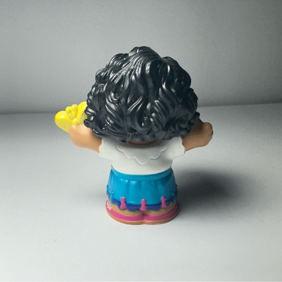 Fisher Price Little People HISPANIC GIRL MIRABEL w/ BUTTERFLY Encanto - Picture 3 of 6